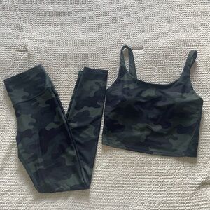Old Navy Dark Green & Blue Camo Workout Set Size M